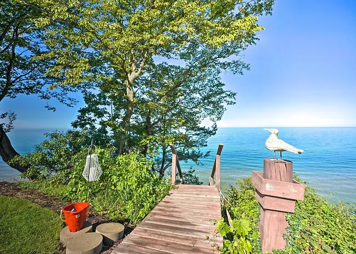 Modern Lake Michigan Home With 3 Lakefront Decks!