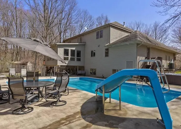 Brand New Getaway With Pool, Theater And Game Room