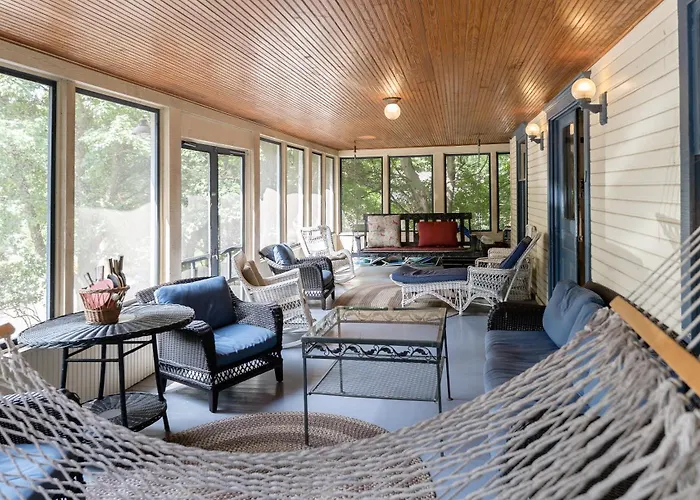 Pavillion Paradise Is Walking Distance To Lake Michigan